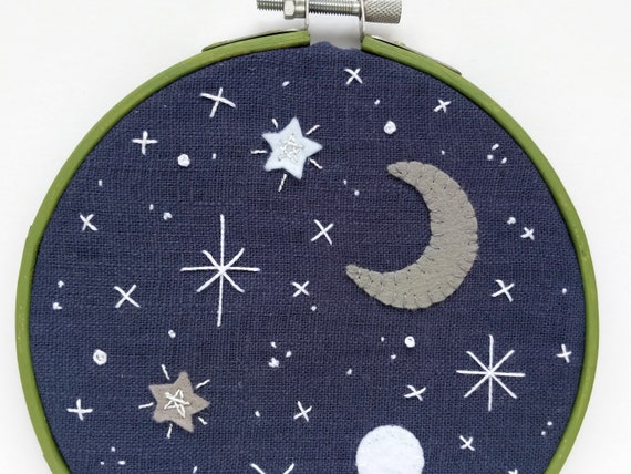タ*ー様 ハンドメイド刺繍フレーム 三日月の夜とキジトラ 【公式通販】