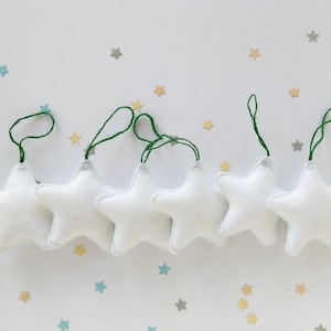 Weißer Stern Christbaumschmuck, Filz Stern Ornamente, Weihnachtsdekoration, Kinderzimmer dekoration, Space Nursery