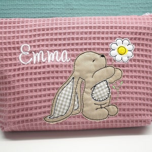 Windeltasche mit Namen, personalisiert, Kulturbeutel für Kinder, Hase Bild 1