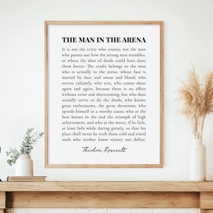 Póster de &quot;El hombre en la arena&quot;, cita de Theodore Roosevelt, decoración de oficina, regalo de graduación, arte mural moderno para sala de estar, descarga digital