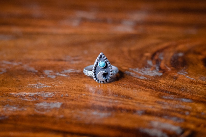 Tides of the Moon sz 7 Turquoise Ring