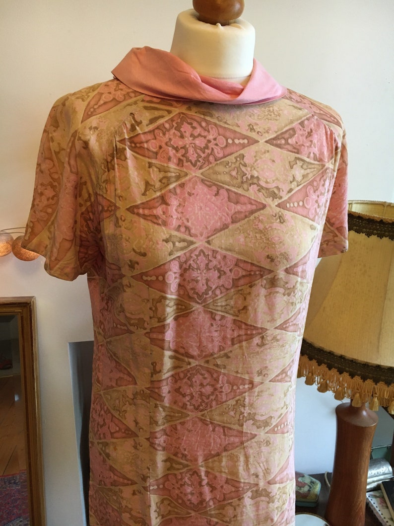 Fair Condition Vintage 1960s Custom Made Lightweight Short Sleeve Summer Dress in Pink and Cream Abstract Pattern-Approx Size 10-12