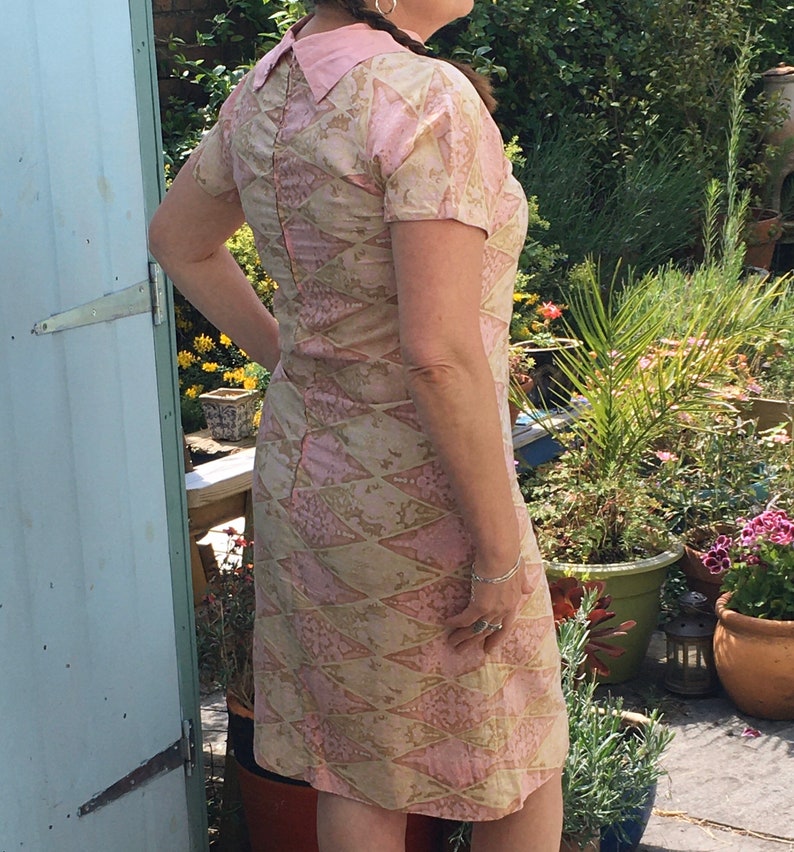Fair Condition Vintage 1960s Custom Made Lightweight Short Sleeve Summer Dress in Pink and Cream Abstract Pattern-Approx Size 10-12