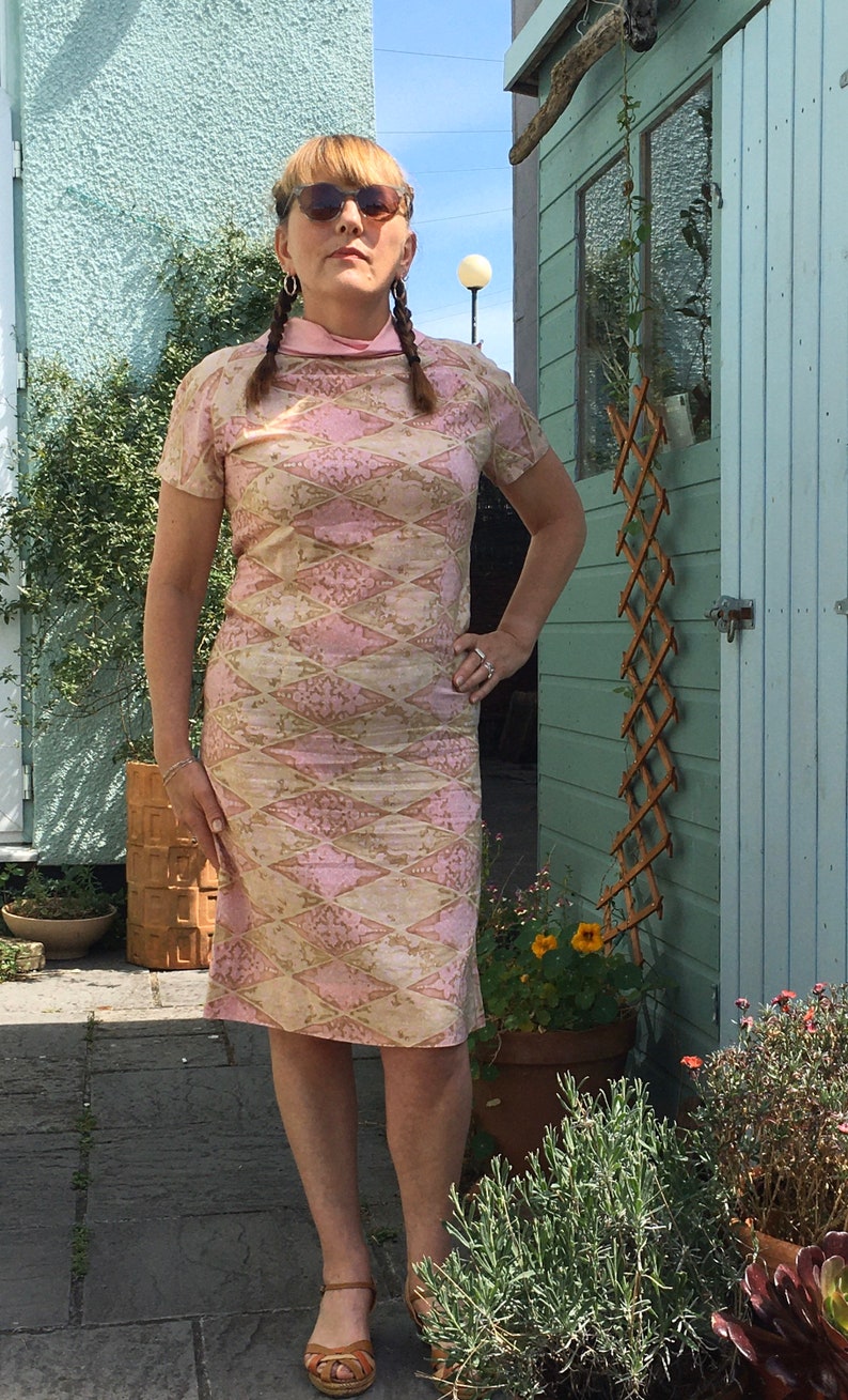 Fair Condition Vintage 1960s Custom Made Lightweight Short Sleeve Summer Dress in Pink and Cream Abstract Pattern-Approx Size 10-12