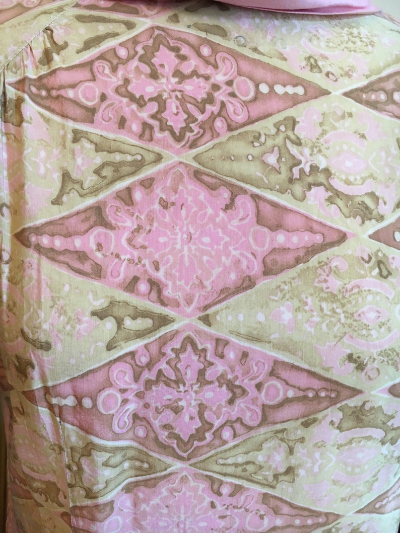 Fair Condition Vintage 1960s Custom Made Lightweight Short Sleeve Summer Dress in Pink and Cream Abstract Pattern-Approx Size 10-12