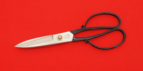 15 cm (5-sun) (5-sun) cm 'tanebasami' scissors. Polished carbon steel. With hand-made 'Orizuru' scissors cover in vivid red. 3389fa 15 cm (5-sun) (5-sun) cm 'tanebasami' scissors. Polished carbon steel. With hand-made 'Orizuru' scissors cover in vivid red. 3389fa