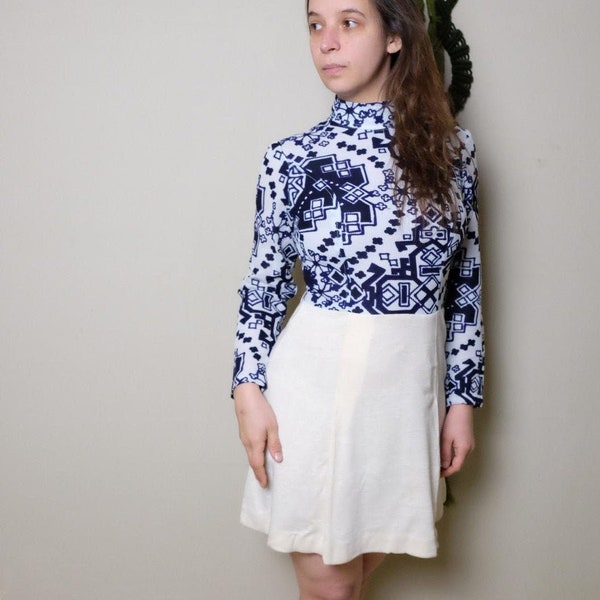 Sale 60s 70s Vintage dress ivory white blue geometric print long sleeve mini day dress xs-s