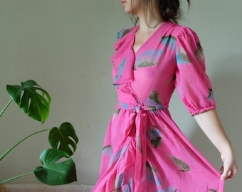 80s 90s Vintage dress 50s style Pink abstract print ruffled transparent puff sleeve Hollywood home dress m