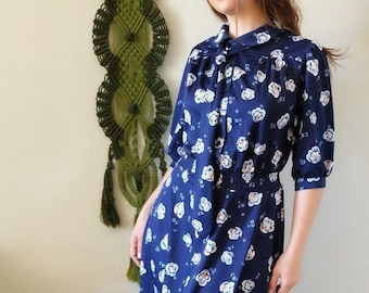 SALE Vintage 70s blue dress with white flowers short sleeve midi bow dress medium large