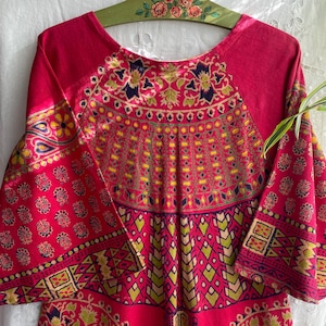 Vintage 70-tals kaftanklänning i bomull med blocktryck, boho, klockärm, maxiklänning i dashiki-stil, medium