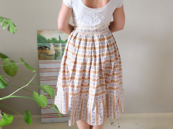 SALE Vintage 50s skirt beige and white striped fl… - image 3