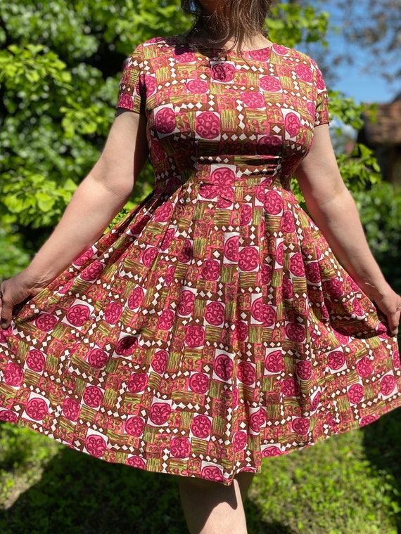 SALE Vintage 50s pink print dress with short slee… - image 1