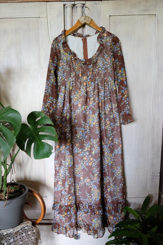 Angela Gore 70s Vintage dress Floral calico print