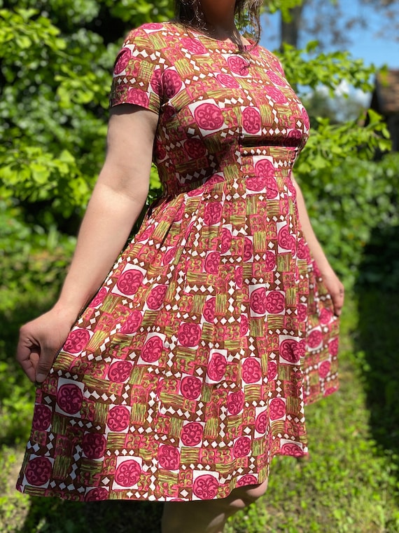 SALE Vintage 50s pink print dress with short slee… - image 6