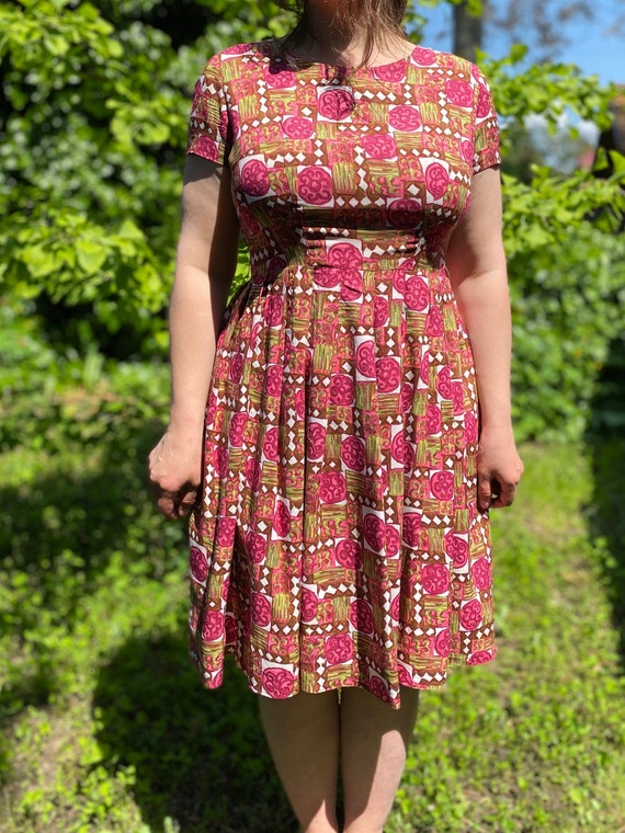 SALE Vintage 50s pink print dress with short slee… - image 2