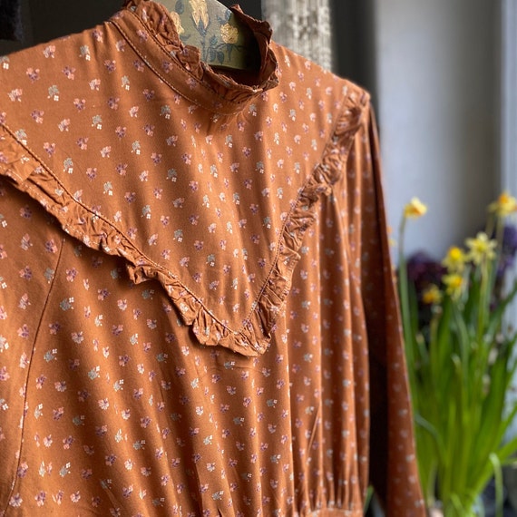 Vintage 70s prairie dress brown foral tiered dres… - image 9
