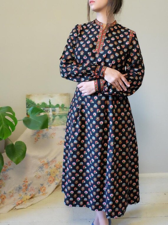 vintage 70s TAN zip up HOODED DRESS Medium toggle wood buttons floral print calico pockets disco dress 70s dress retro boho indie unique