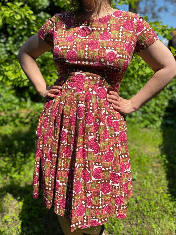 SALE Vintage 50s pink print dress with short slee… - image 3