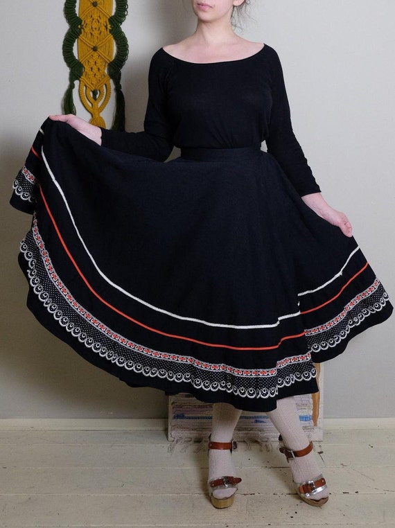 festival skirt in spanish