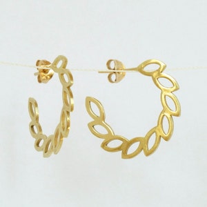 18K Goldblatt Ohrringe, einzigartige Gold Creolen mit Blätterwirbel, Moderne und feminine Ohrringe, solide Goldohrringe