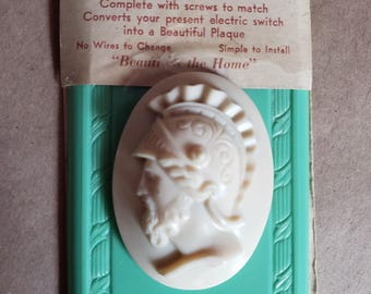BRIGHT GREEN Cameo Style unopened! Vintage Moveable Plastic Light Switch Cover