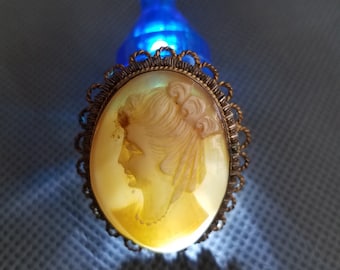 Vintage Hand Carved Shell Cameo Brooch Pendant