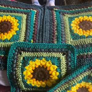 Beginner friendly Crochet Sunflower Granny Square