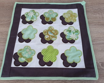 Patchwork Table Topper "Shadow-Flower"