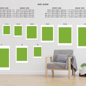 May include: A size guide for prints, showing different paper and image sizes in inches and centimeters. The guide includes sizes from 8x10 inches to 24x32 inches. The image shows a living room with a chair and a side table.