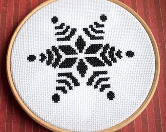 Black snowflake / Christmas cross stitch pattern / digital PDF pattern / counted cross stitch chart / Instant download.