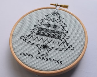 Christmas tree / Blackwork /  Black work embroidery pattern / PDF / instant download.