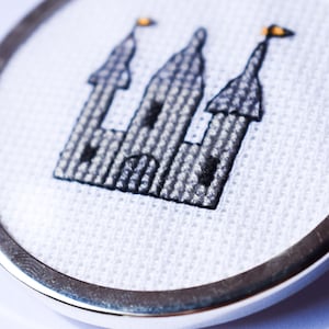 Patrón en PDF de mini castillo de cuento de hadas para punto de cruz