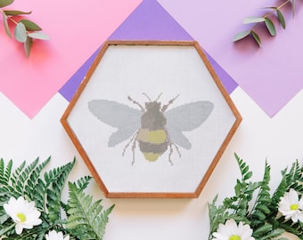 watercolour Bee cross stitch pdf pattern