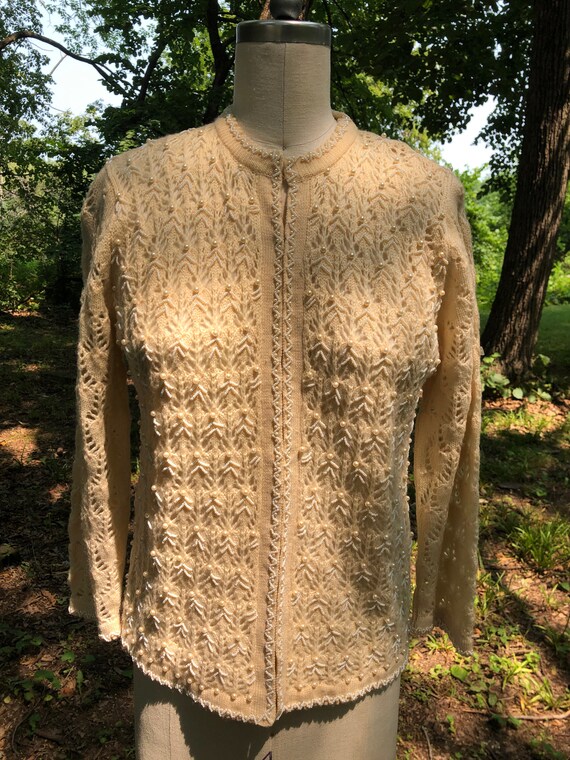 1950s cream wool crochet cardigan with pearl acce… - image 2