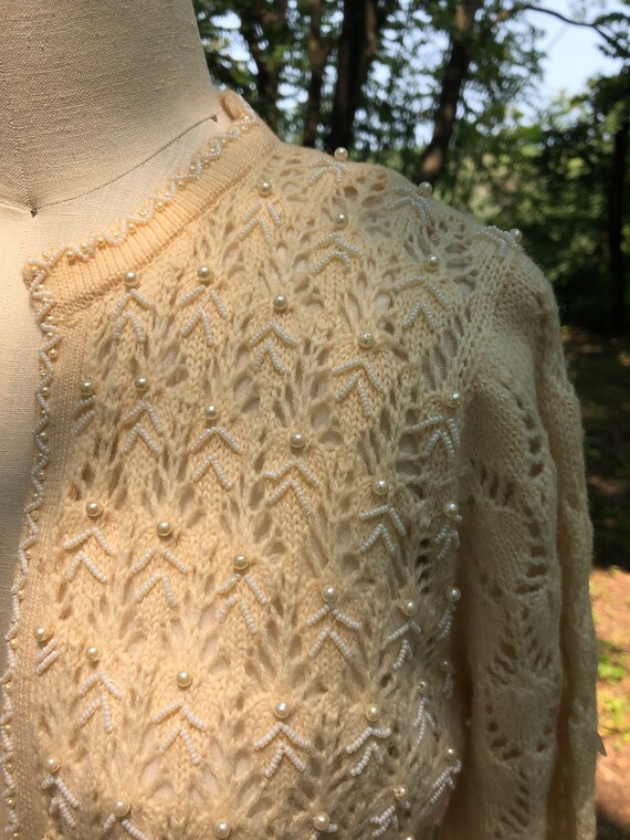 1950s cream wool crochet cardigan with pearl acce… - image 3