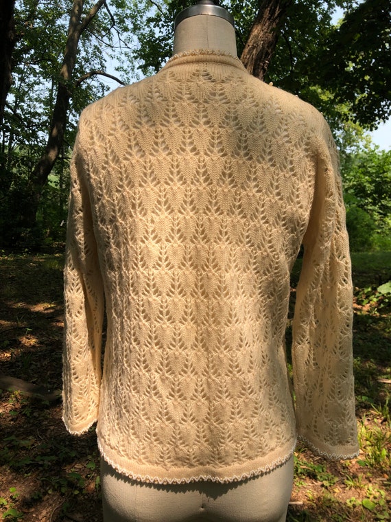 1950s cream wool crochet cardigan with pearl acce… - image 6