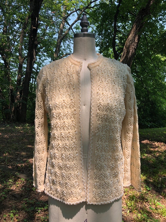 1950s cream wool crochet cardigan with pearl acce… - image 1