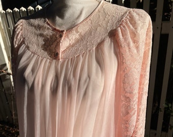 Vintage Pink Lace-Sleeve Peignoir Robe