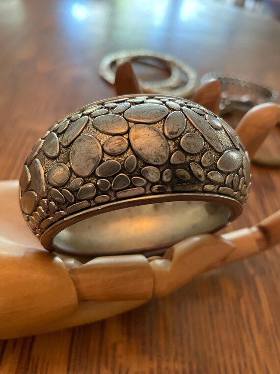 Pebble Pattern Hinged Vintage Bangle - image 1