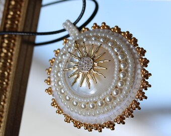 Bead embroidered necklace/pendant with mother-of-pearl stone and gold-plated Miyuki beads, Versailles