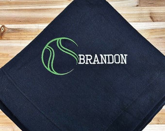 Personlig tennisfilt i fleece – Broderat namn, lagpresent