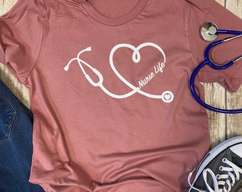 Nurse Life-T-shirt: T-shirt met stethoscoophart