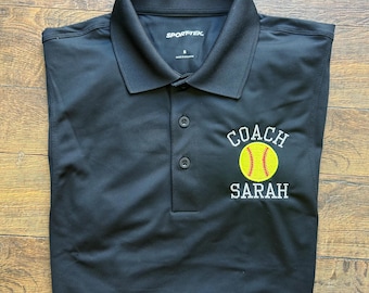 Polo de alto rendimiento bordado personalizado para entrenador de sóftbol