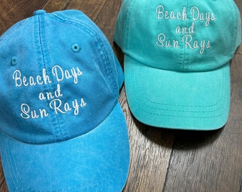 Gorra de béisbol con días de playa y rayos de sol