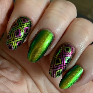 Ive Got a Green Thumb / Chrome Nail Polish image 9