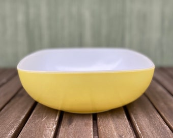 Vintage Pyrex Yellow Square Serving Bowl, 2 1/2 Quart, 9 inches