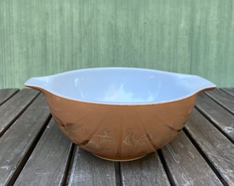 Vintage Pyrex Americana mixing bowl, 1.5 Quart, brown with gold design