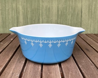 Vintage Pyrex Blue Snowflake Garland Casserole Dish, 2 1/2 Quart