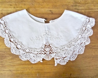 Antique Cream Lace And Embroidered Collar