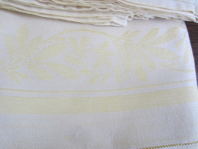 Vintage Light Yellow Damask Tablecloth With 6 Napkins Damask Etsy